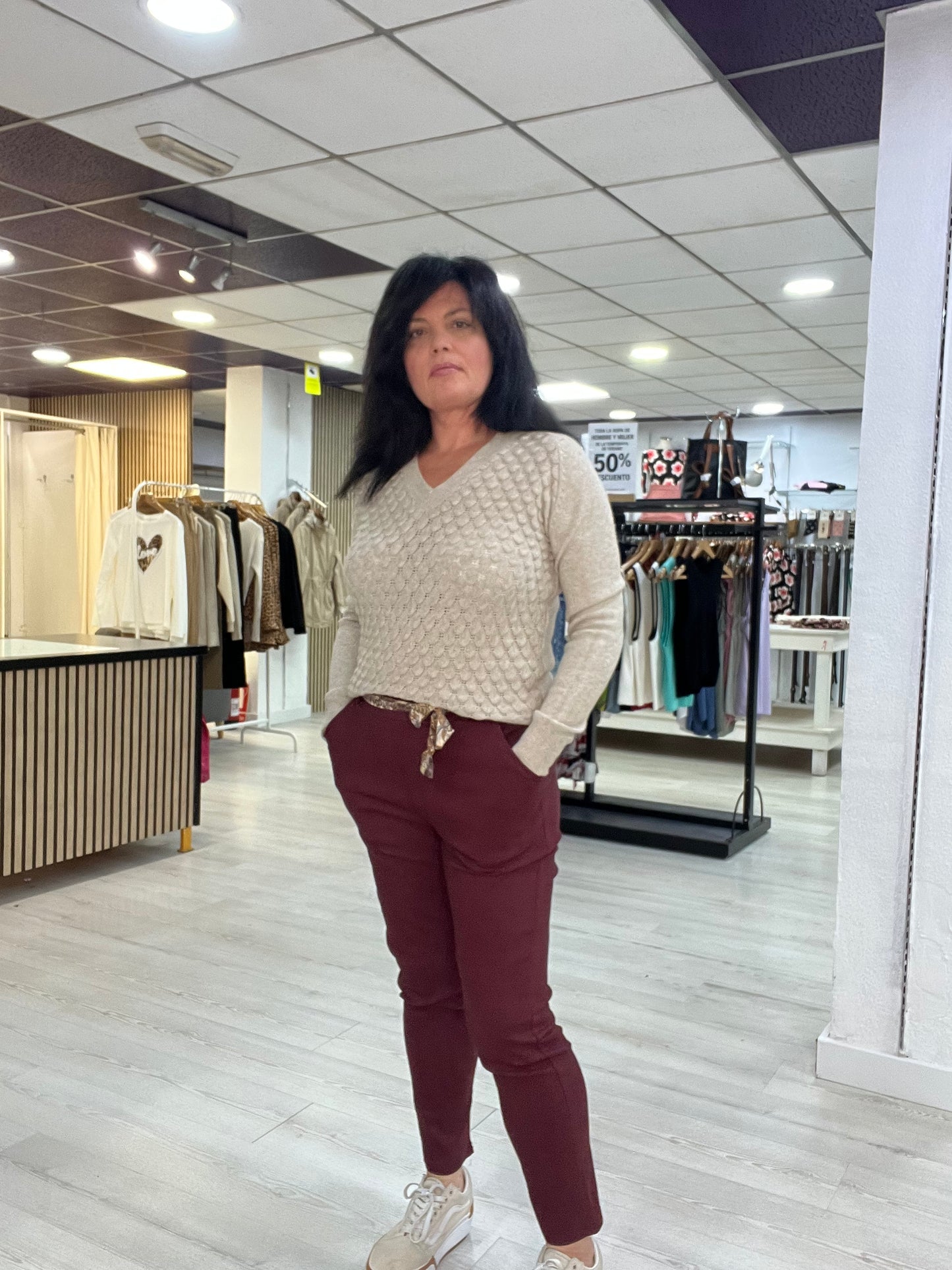 Pantalón elástico burdeos Bella