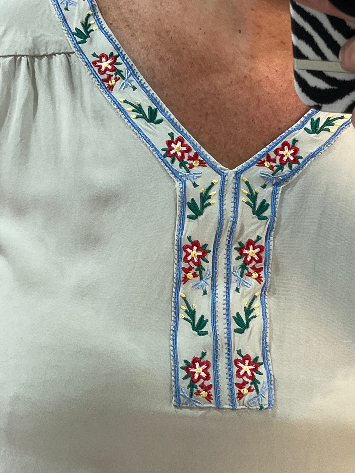 Blusa con bordado verde Guadiana