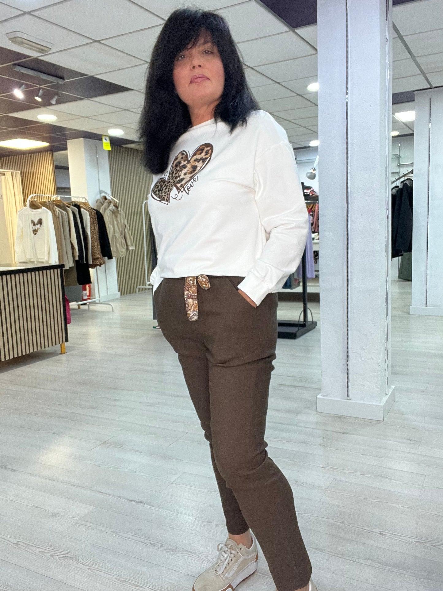 Pantalón elástico marrón Bella