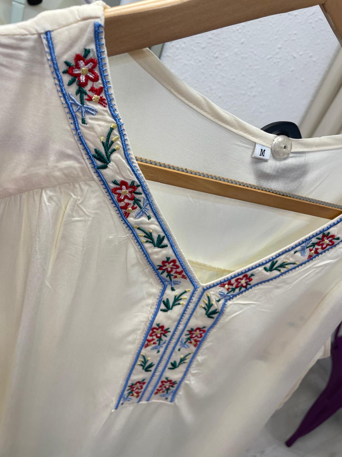 Blusa con bordado amarillo Guadiana