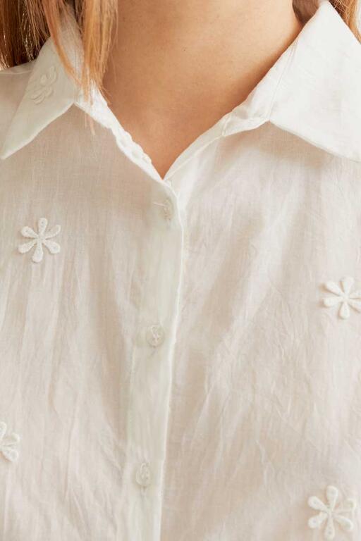 Camisa blanco bordado floral