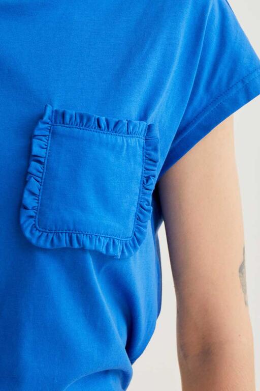 Camiseta con bolsillo azul