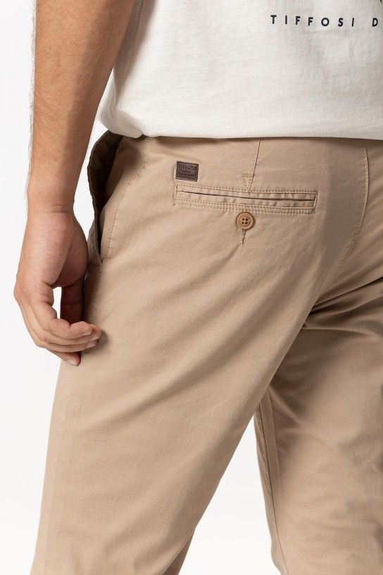 Pantalón chino camel