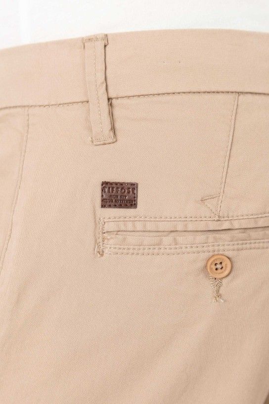 Pantalón chino camel