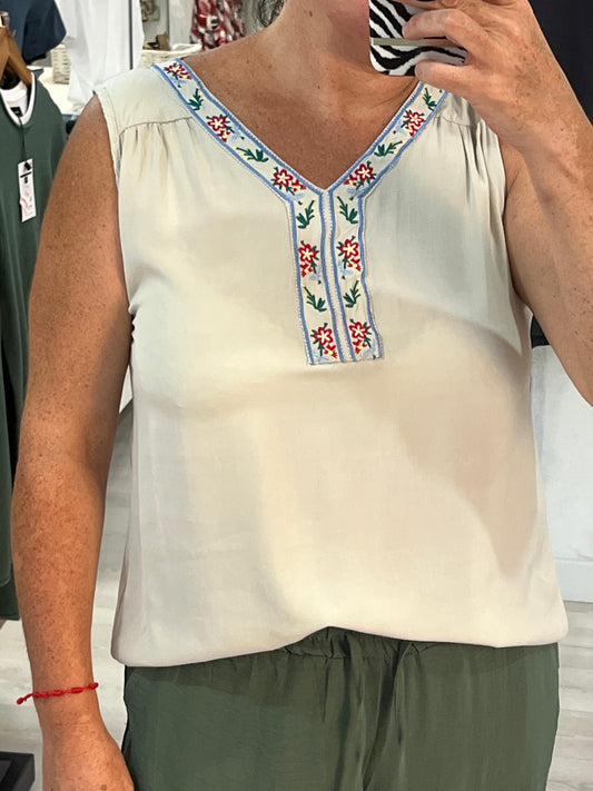 Blusa con bordado verde Guadiana