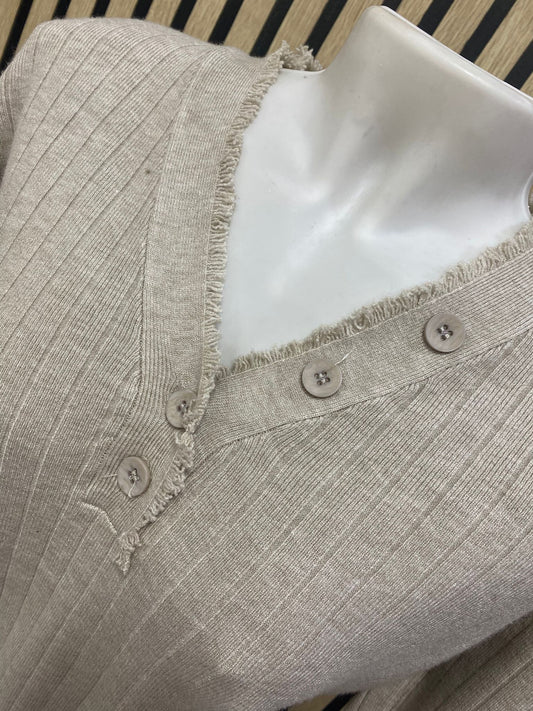 Suéter camel Flecos