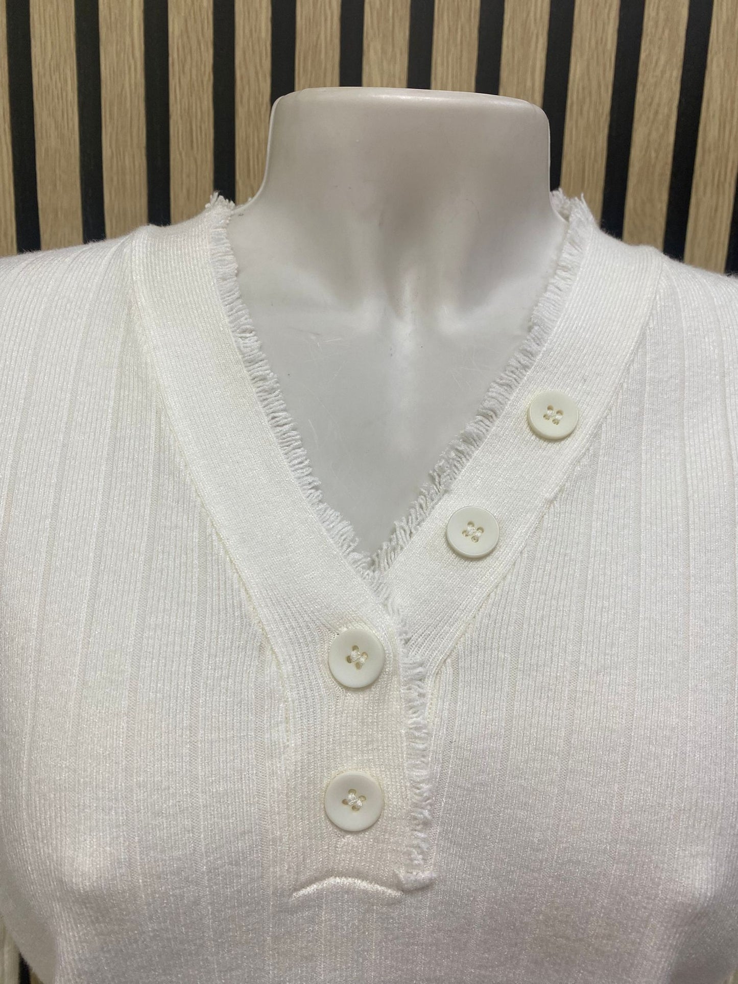 Suéter blanco Flecos