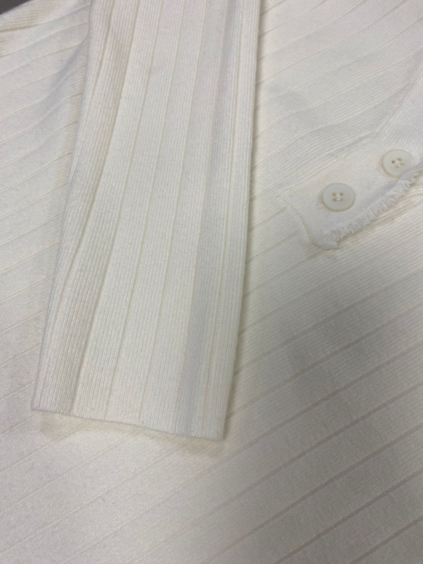 Suéter blanco Flecos