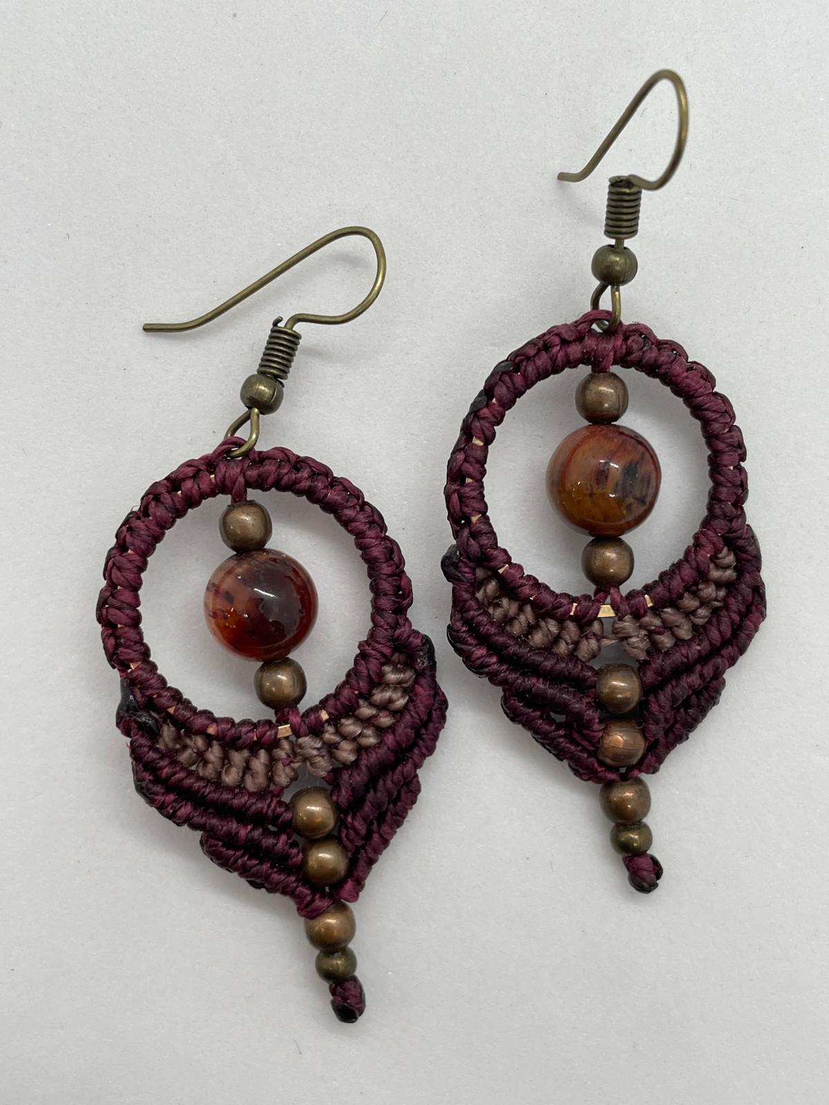 Pendientes micromacramé burdeos