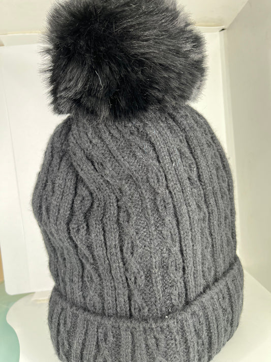 Gorro con Pompón Negro