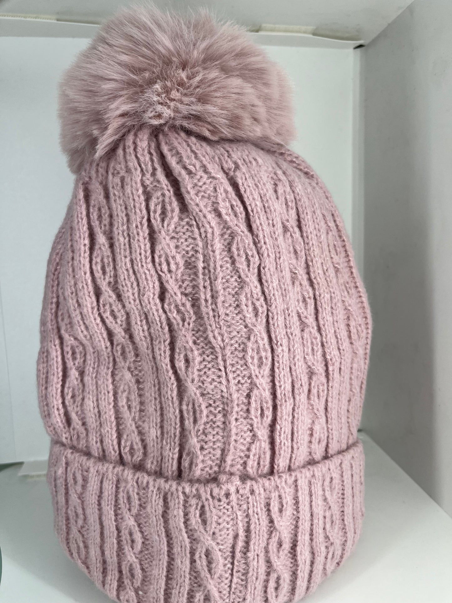 Gorro con Pompón Rosa Claro