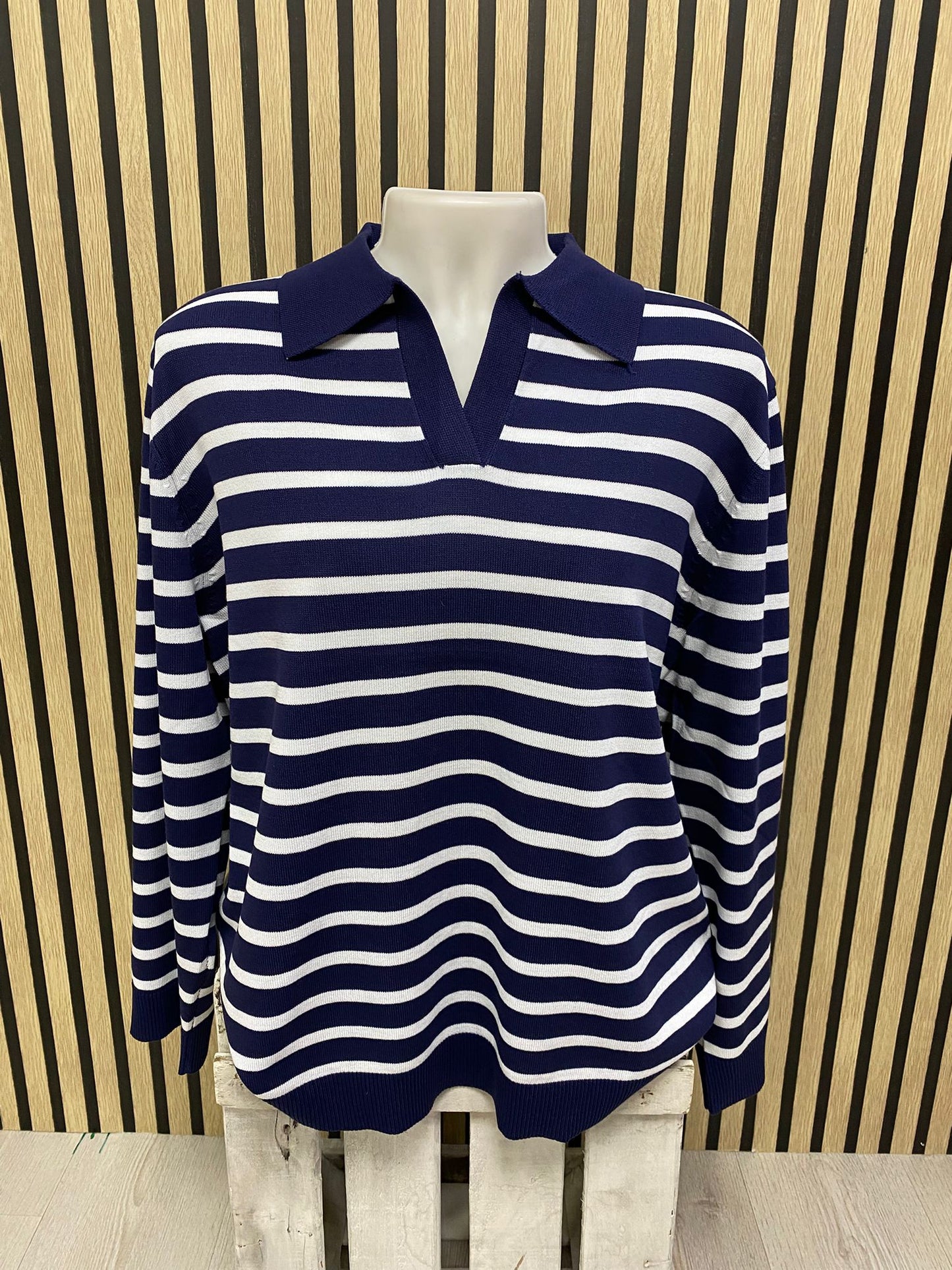 Polo de rayas marino