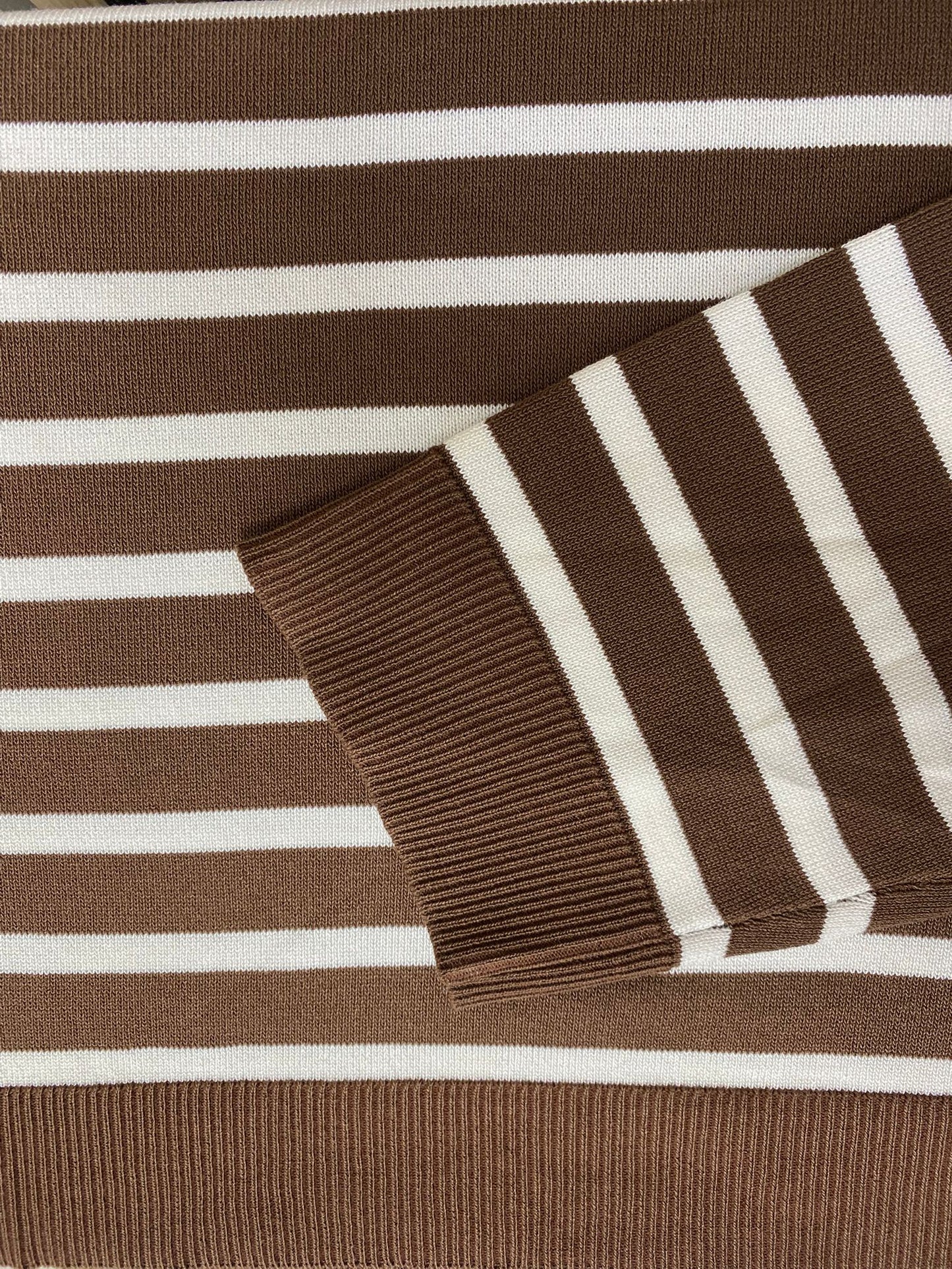 Polo de rayas marrón
