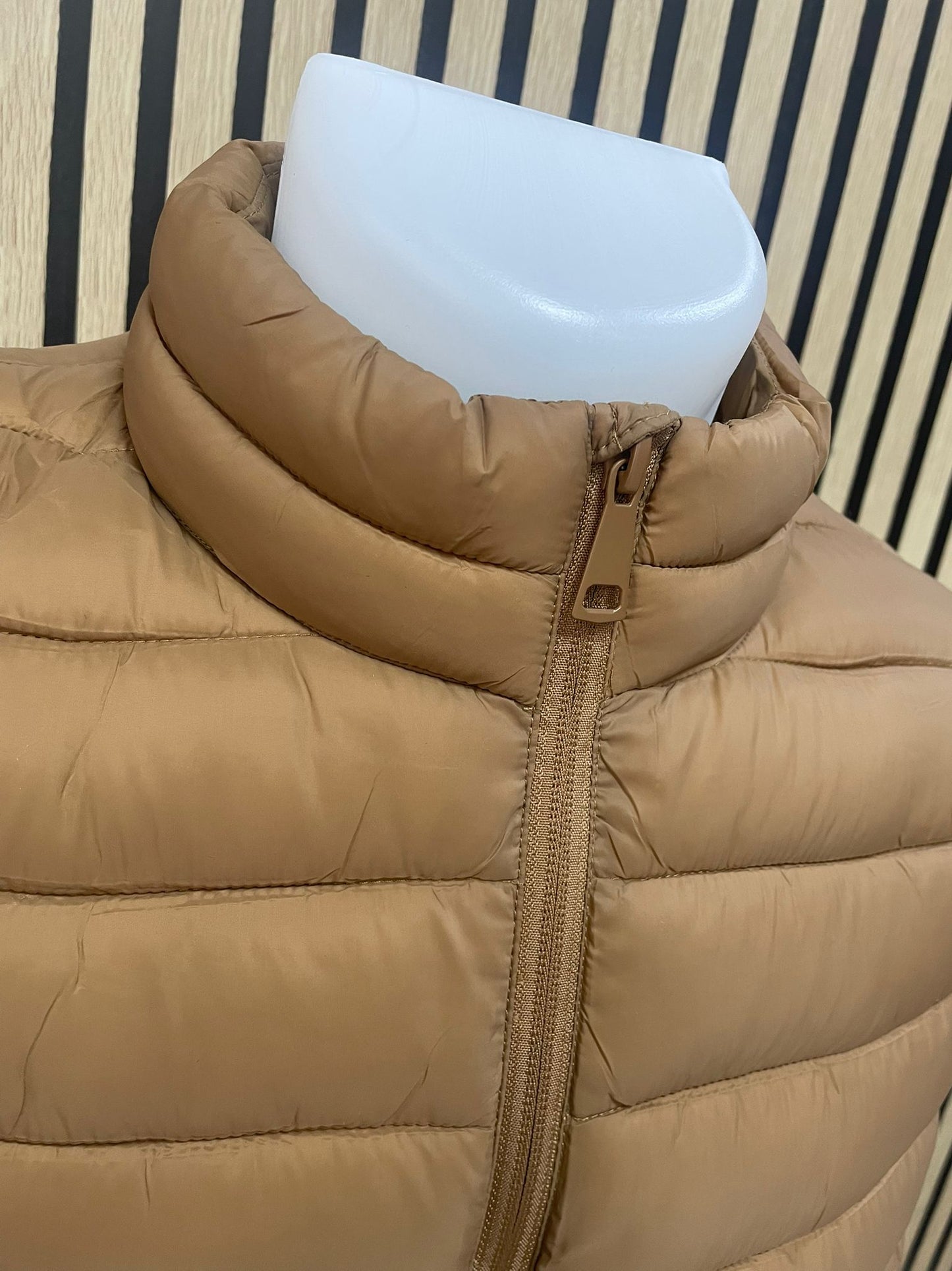 Chaleco acolchado marrón