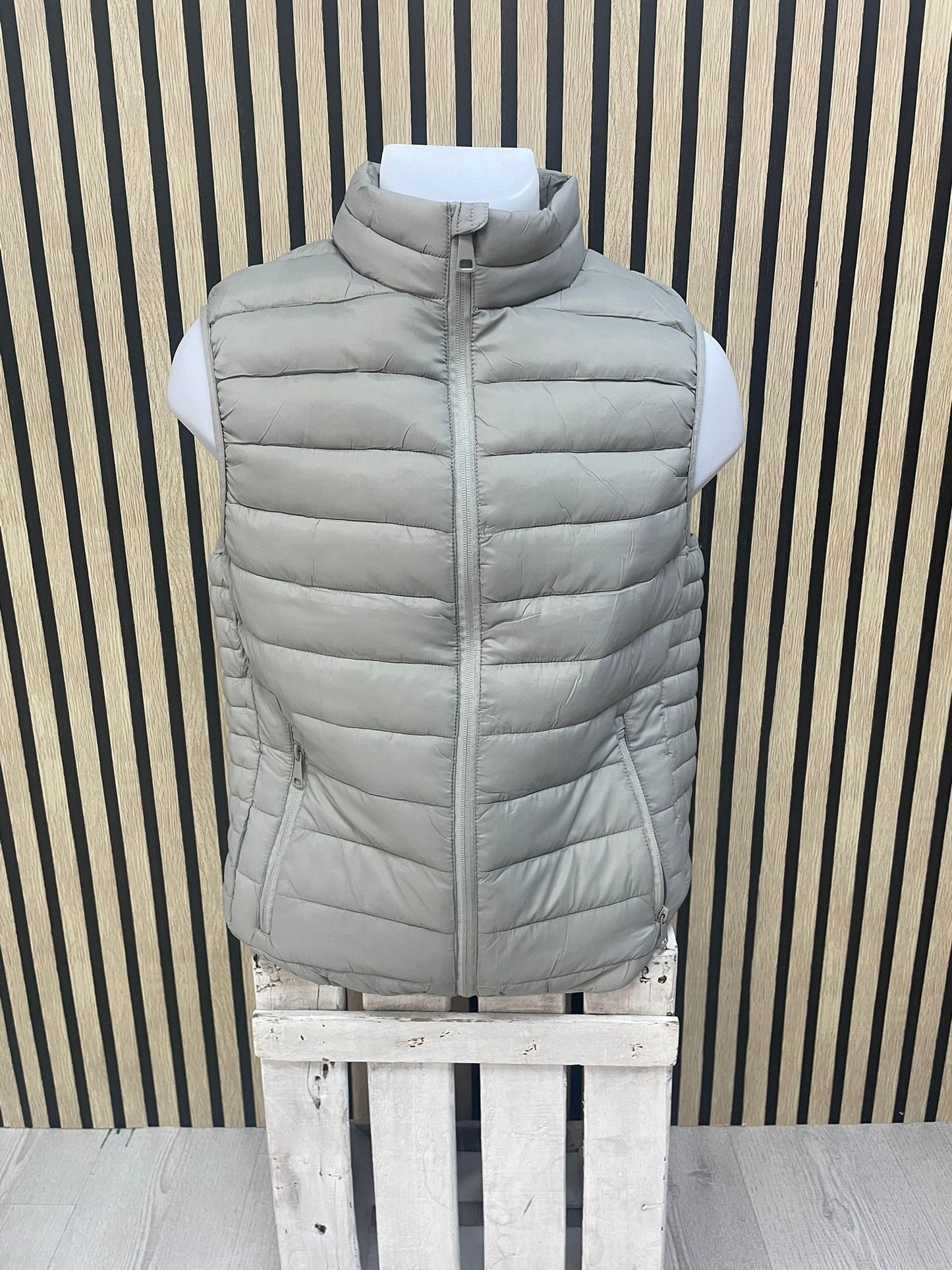 Chaleco acolchado gris