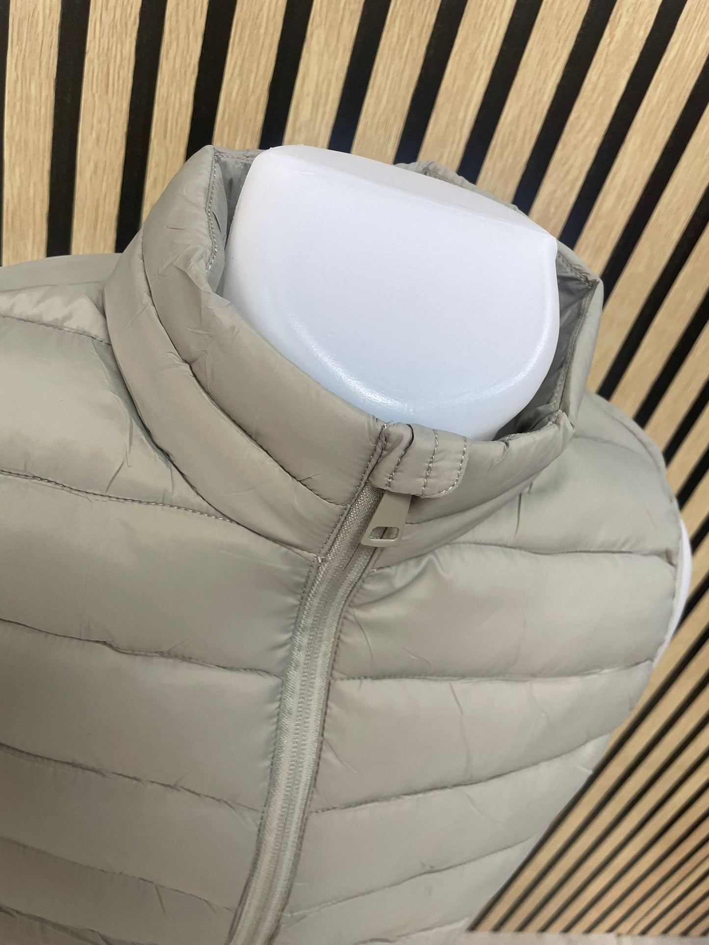 Chaleco acolchado gris