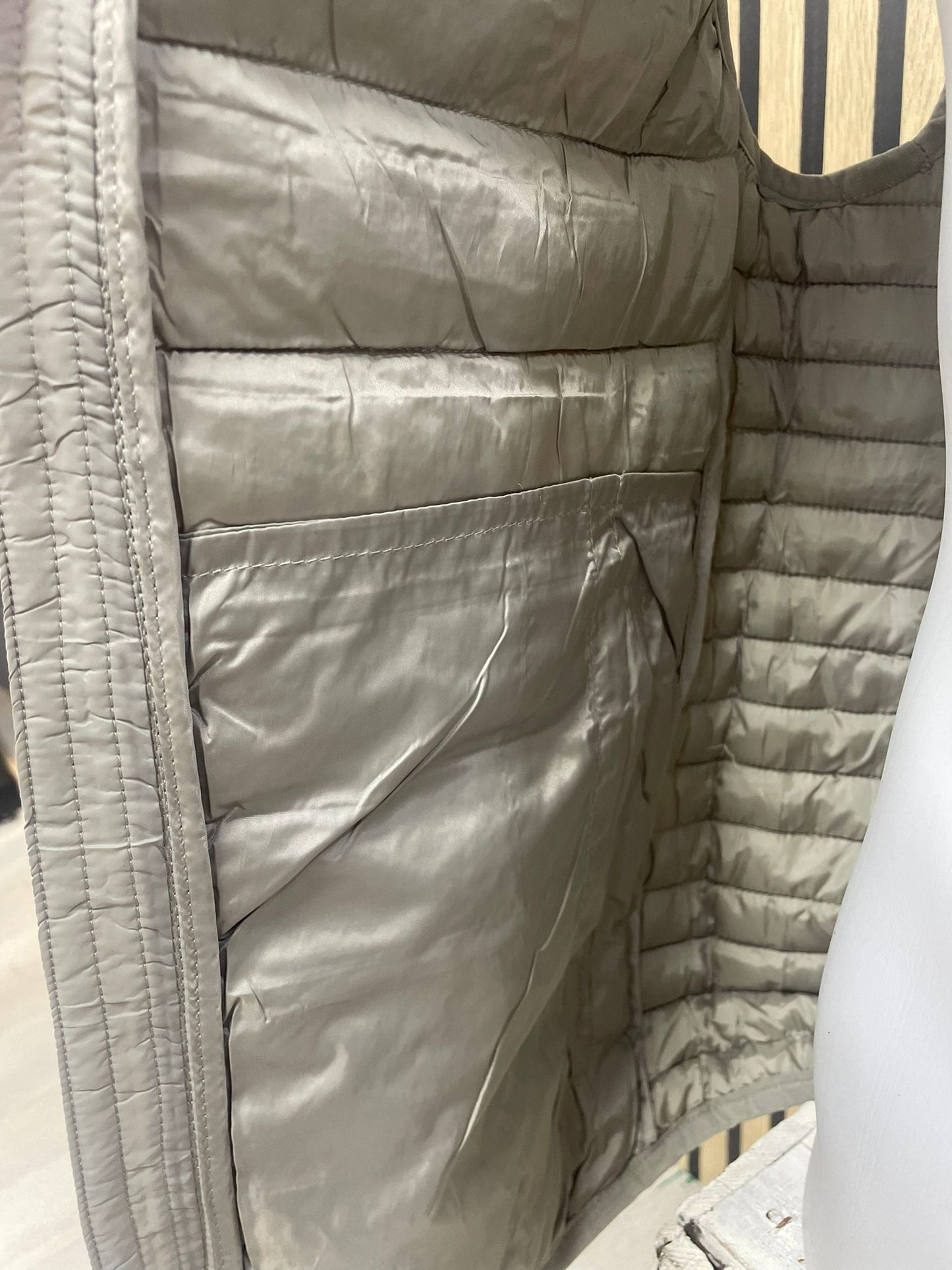 Chaleco acolchado gris