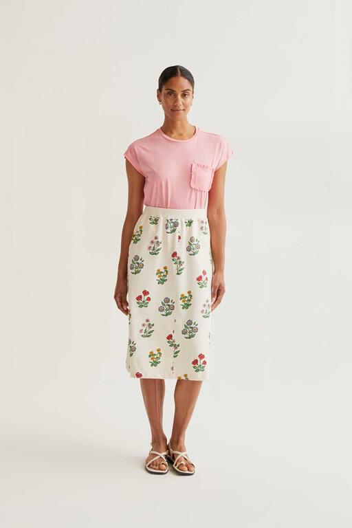 Camiseta con bolsillo rosa
