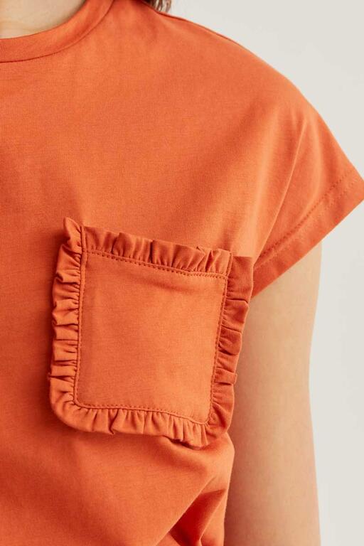 Camiseta con bolsillo naranja
