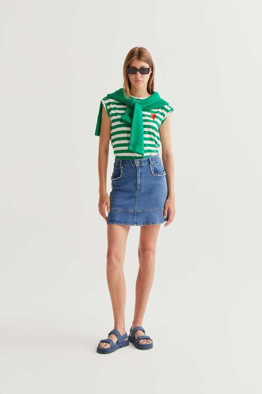 Camiseta verde bordado tulipán