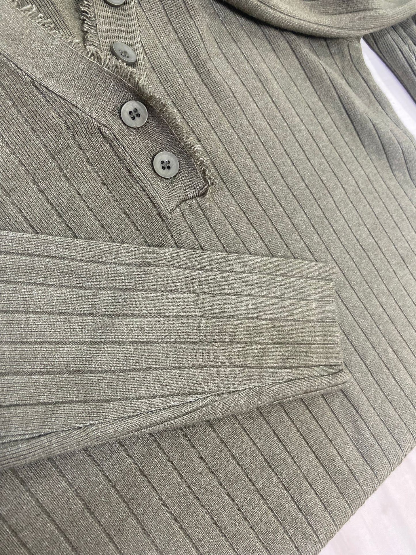 Suéter verde Flecos