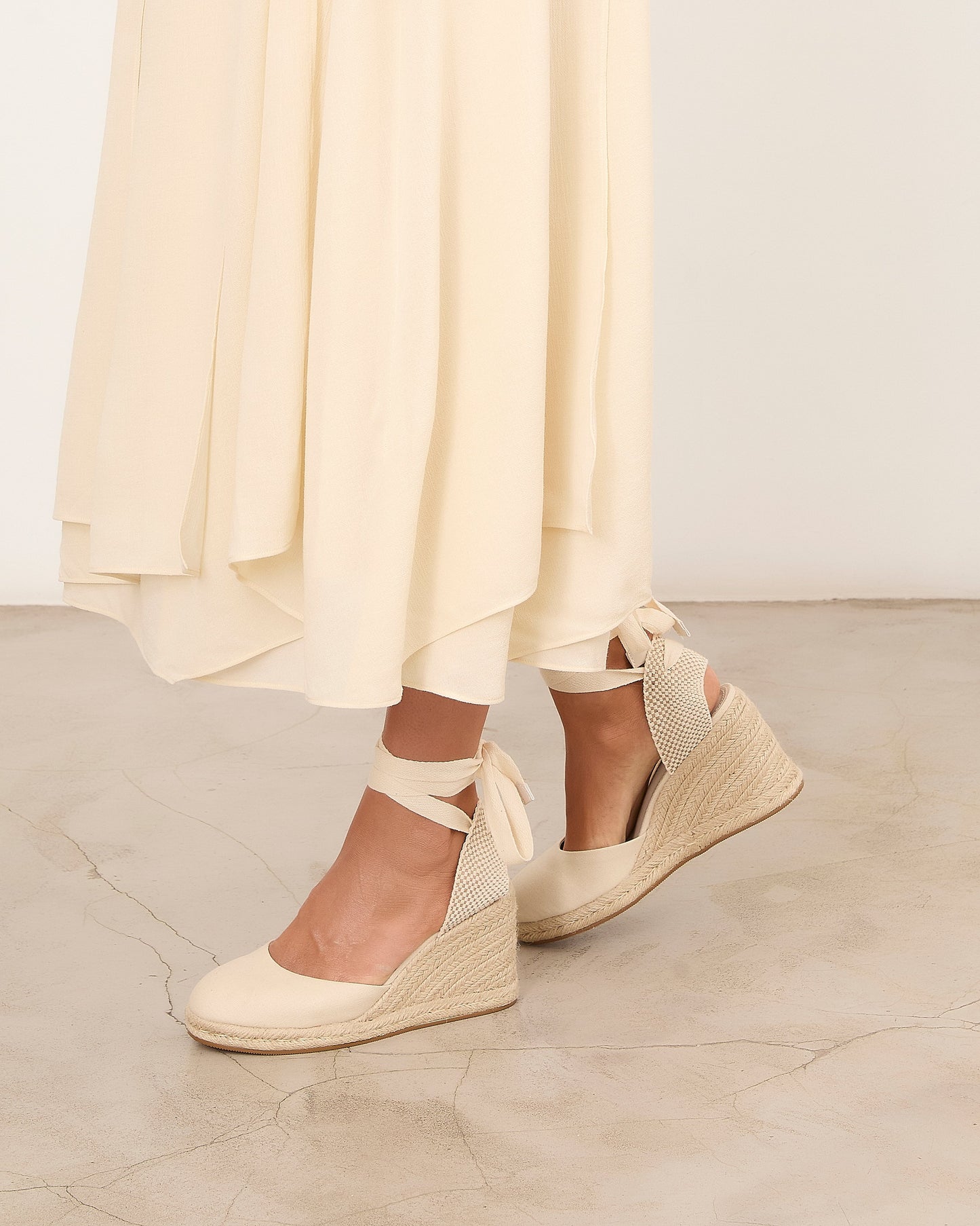 LALI BEIGE