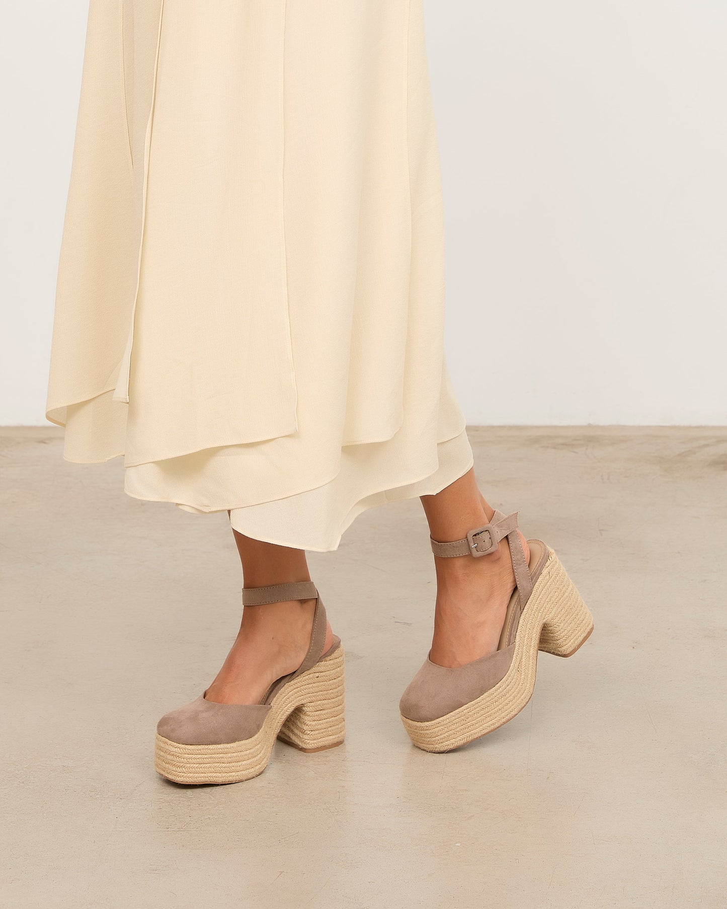 TINA TOPO STRAW