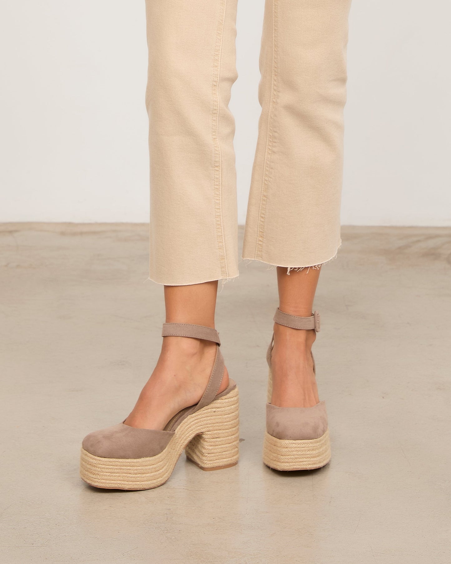TINA TOPO STRAW