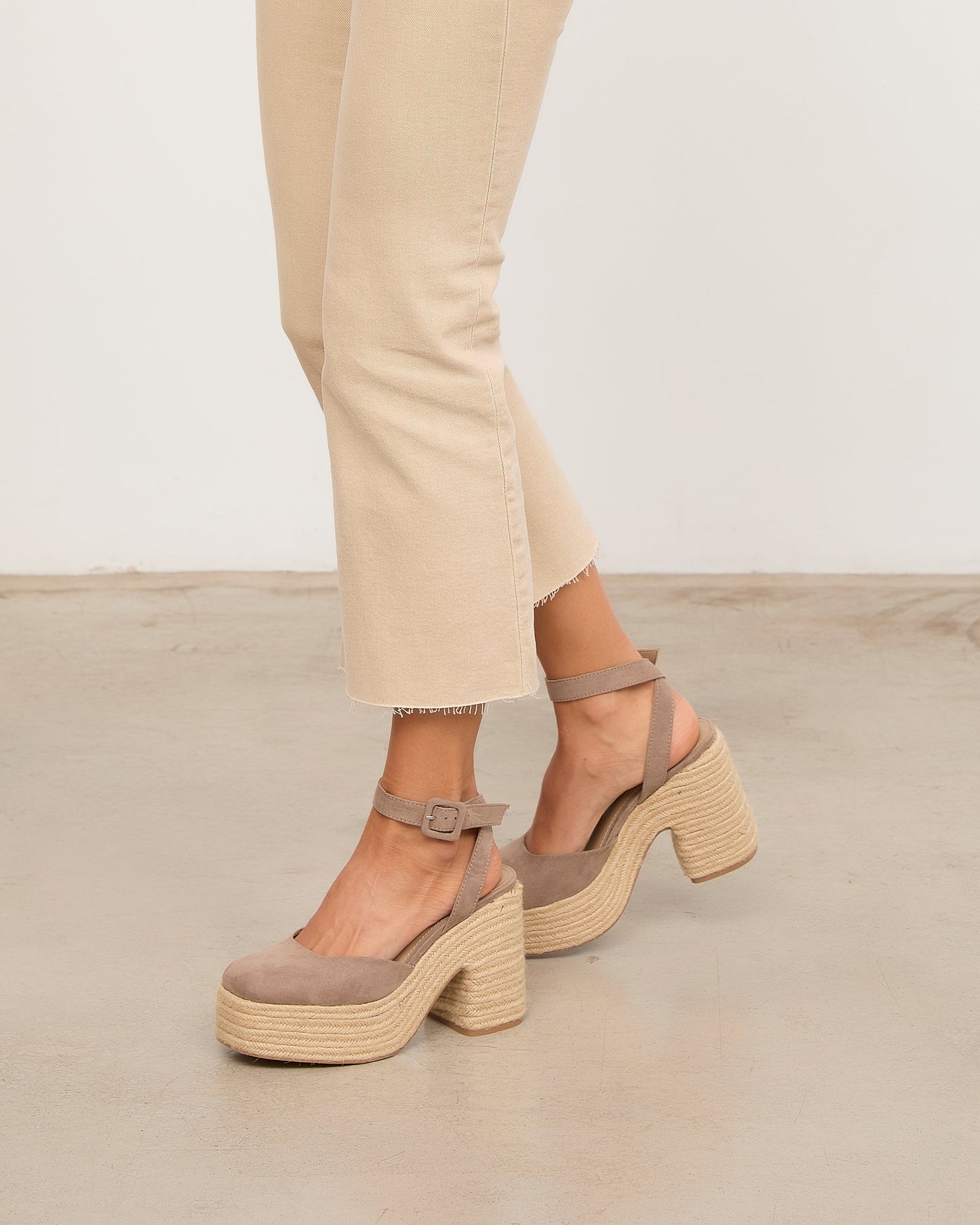 TINA TOPO STRAW