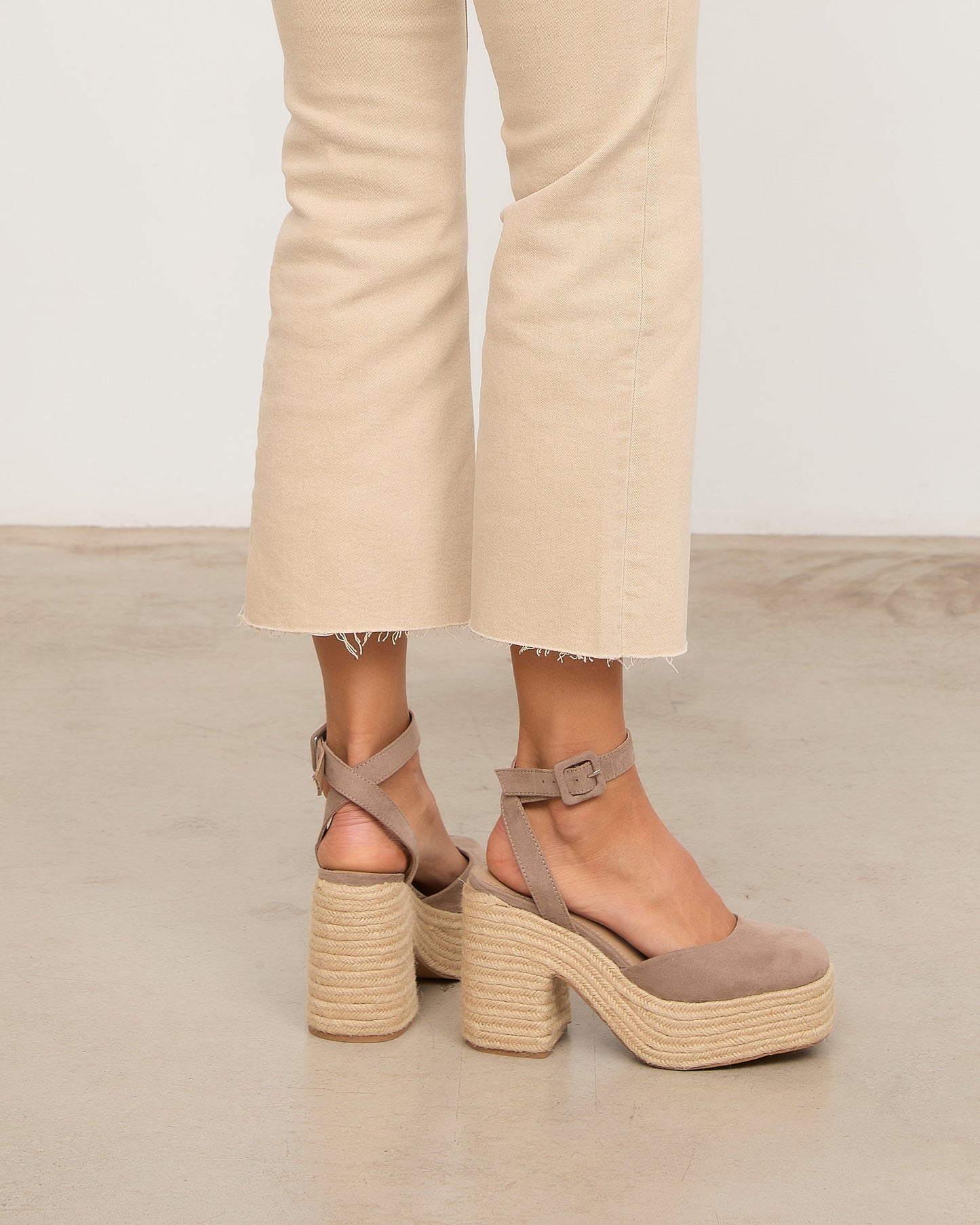 TINA TOPO STRAW