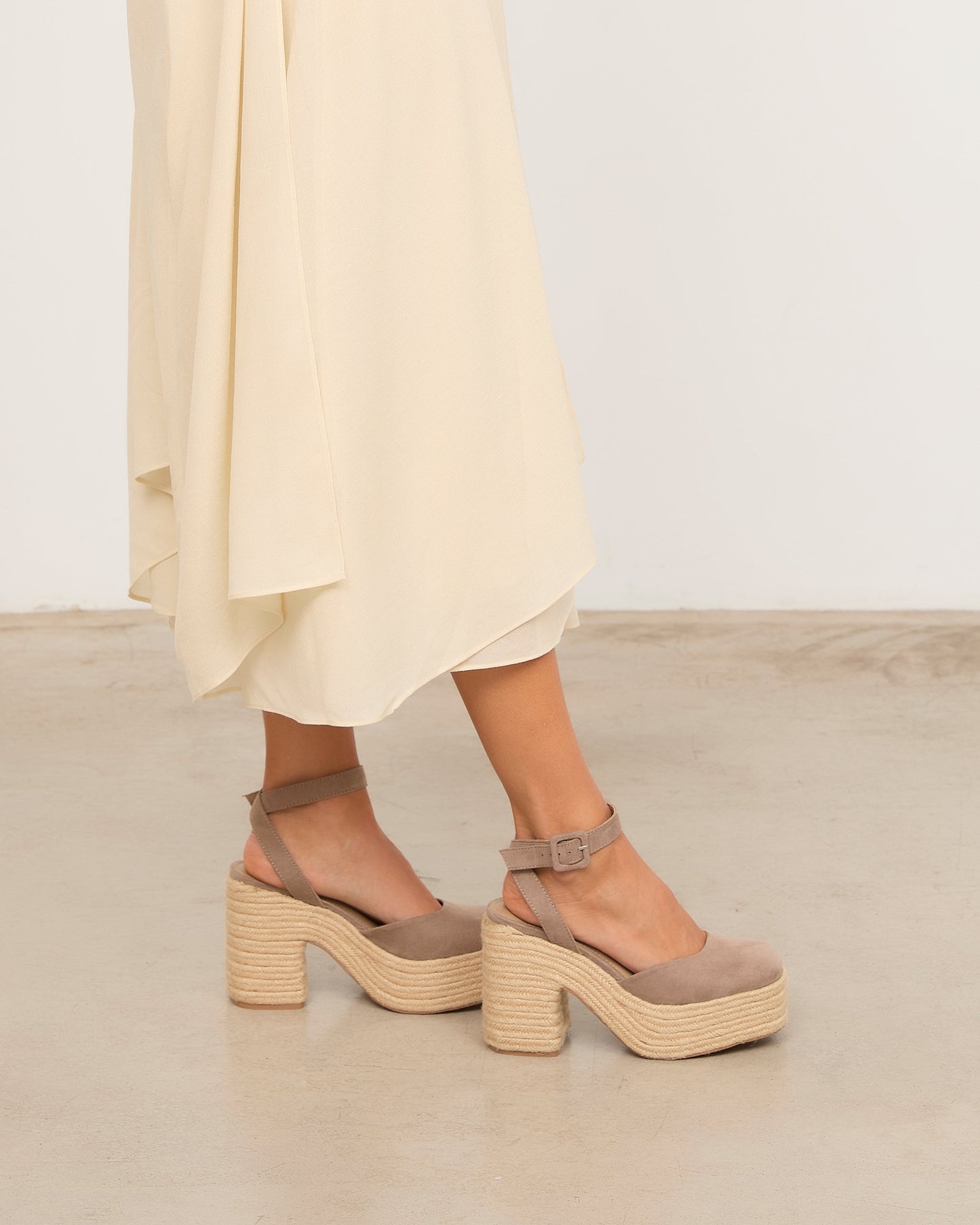 TINA TOPO STRAW