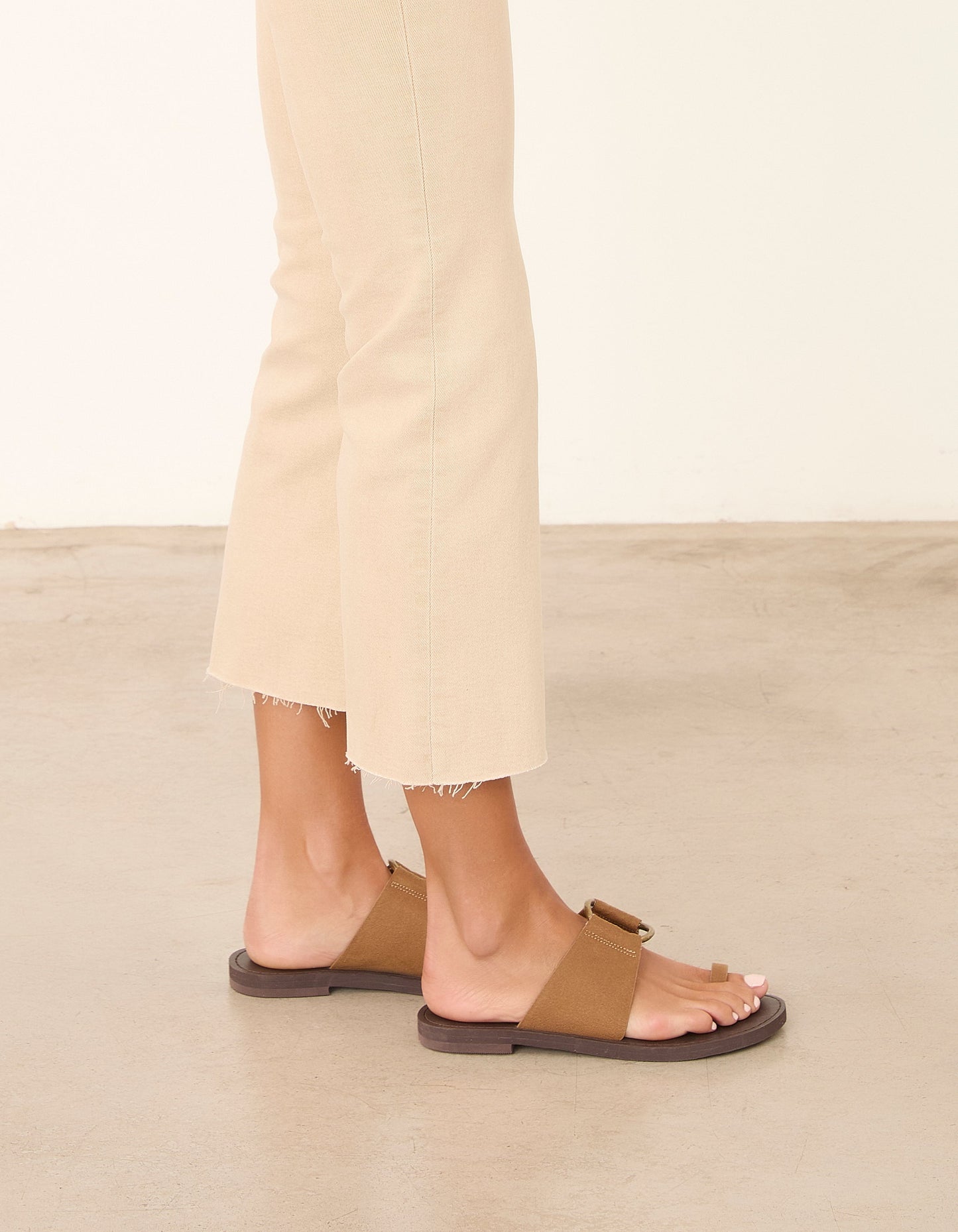 LOLA CAMEL