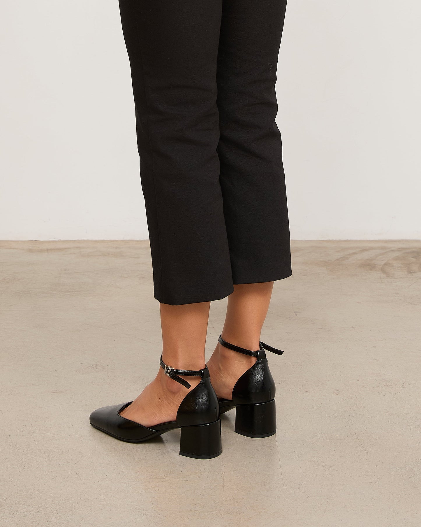 AMBER NEGRO