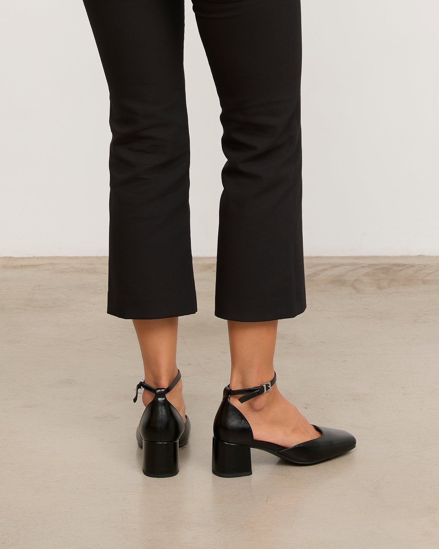 AMBER NEGRO