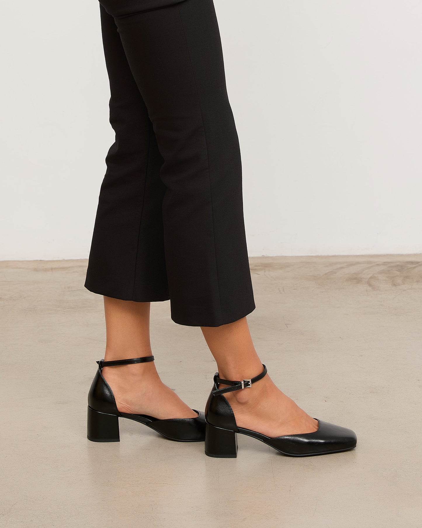 AMBER NEGRO