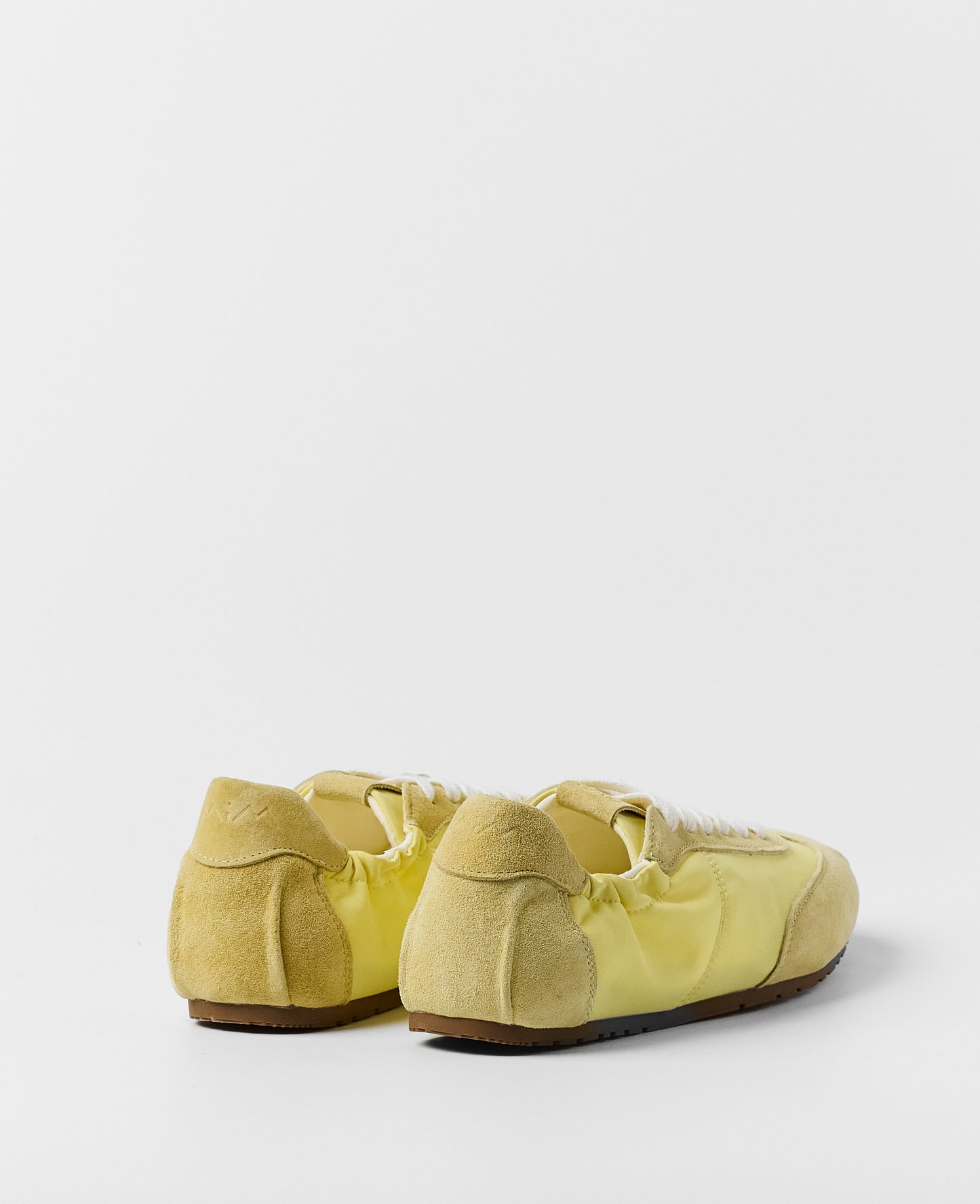 BOBBI AMARILLO