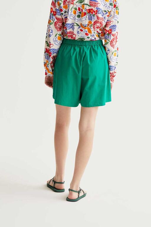 Short algodón verde.
