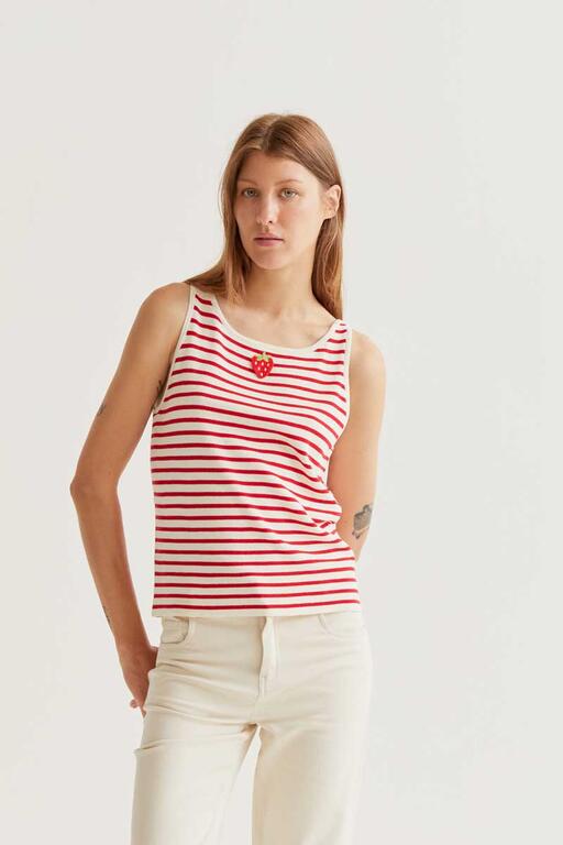 Top bordado rojo